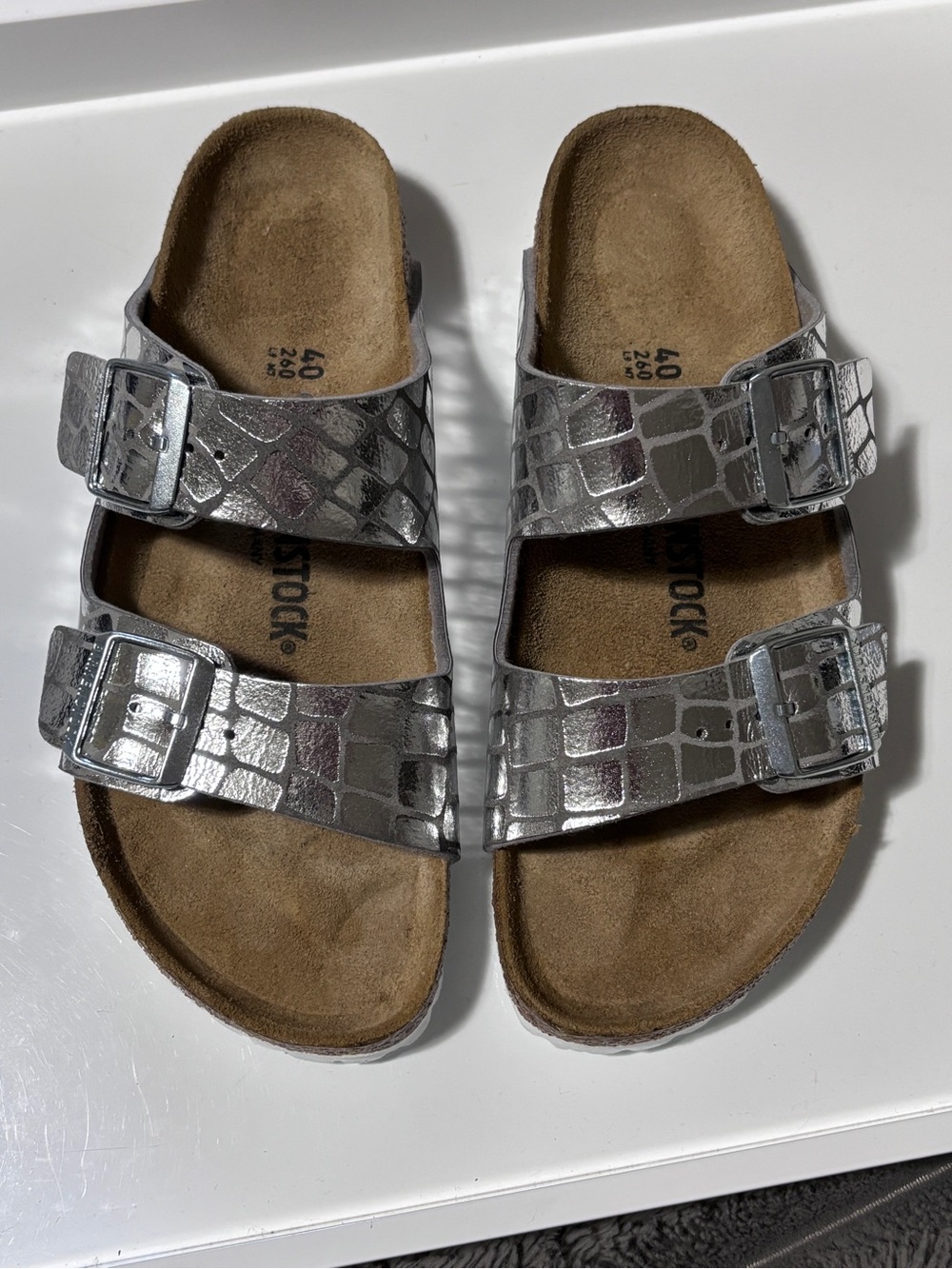 Birkenstock Arizona Gator Gleam Metallic Silver Croc Sandals EU 40 / US 9